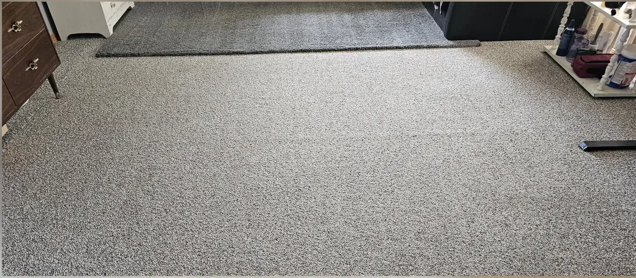 A grey carpet after cleaning, even in colour from wall to wall